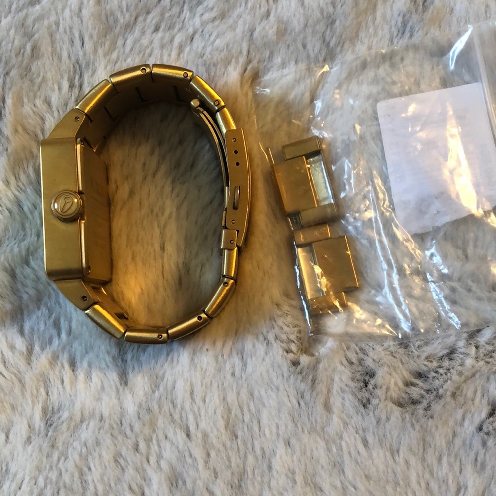 Nixon men’s gold watch (universal) - Picture 2 of 6